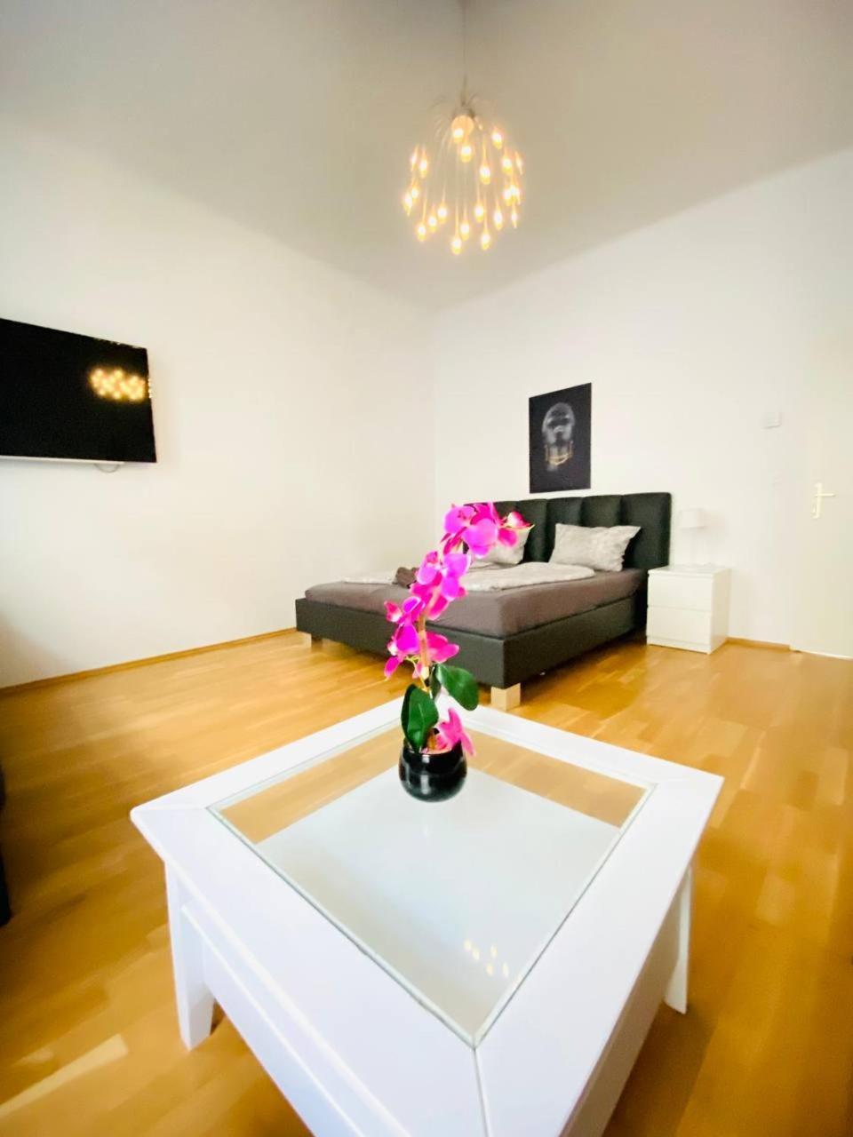 Family Apartment Th8 8 Відень Екстер'єр фото